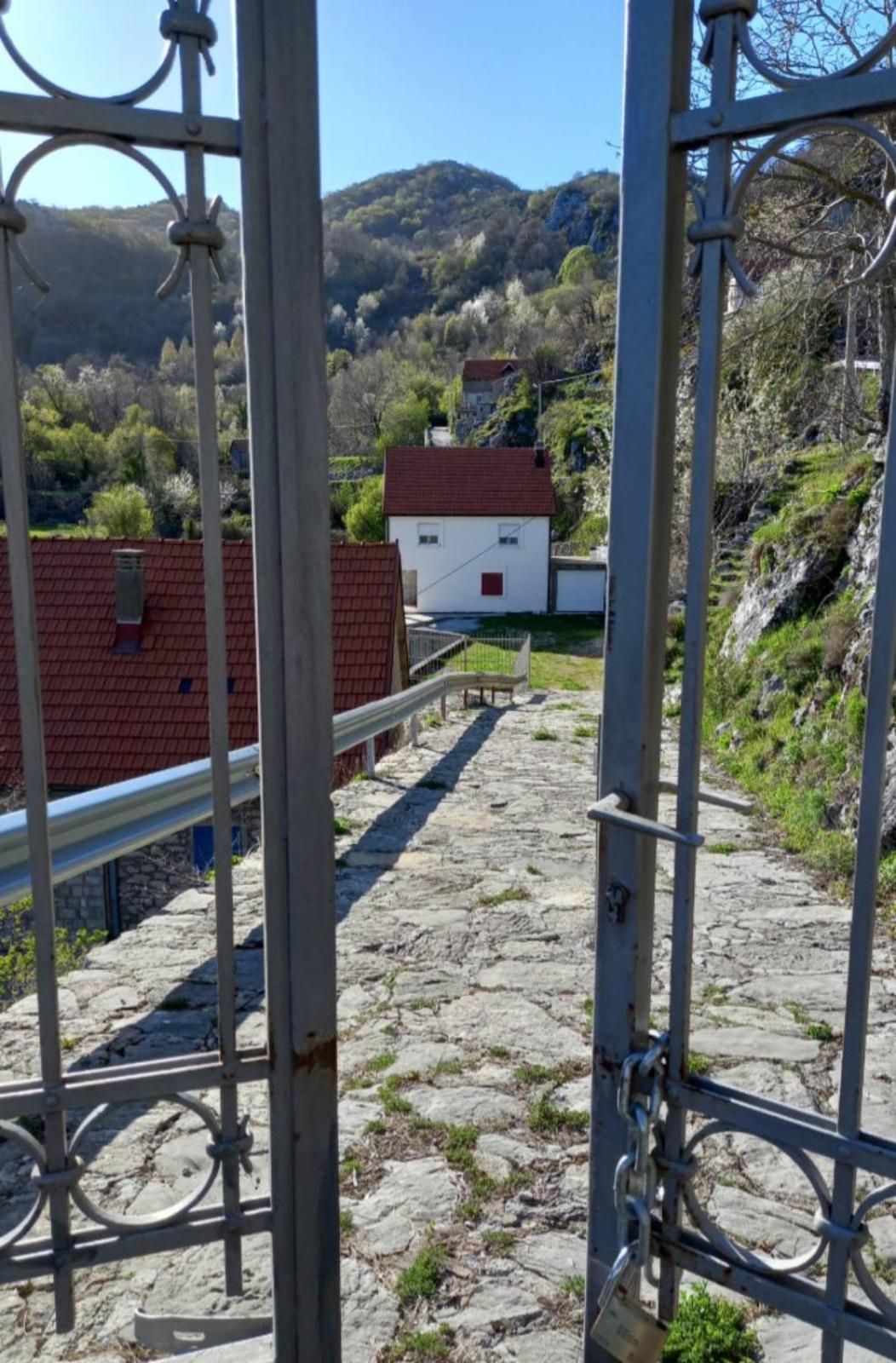 Konak Ugnji-Village Cetynia Zewnętrze zdjęcie