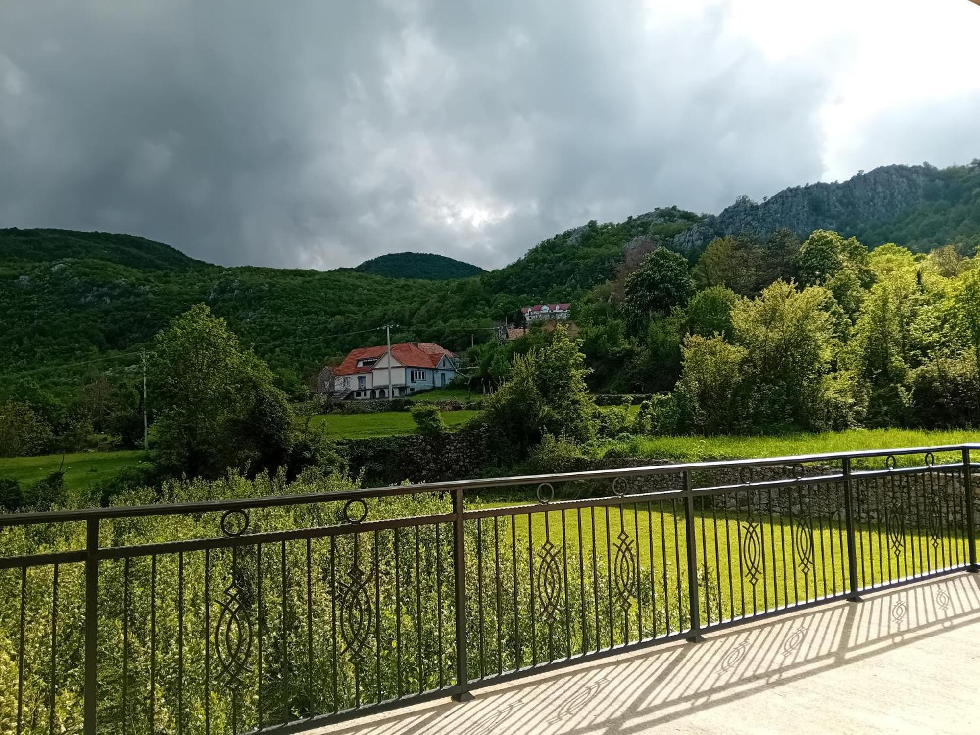 Konak Ugnji-Village Cetynia Zewnętrze zdjęcie